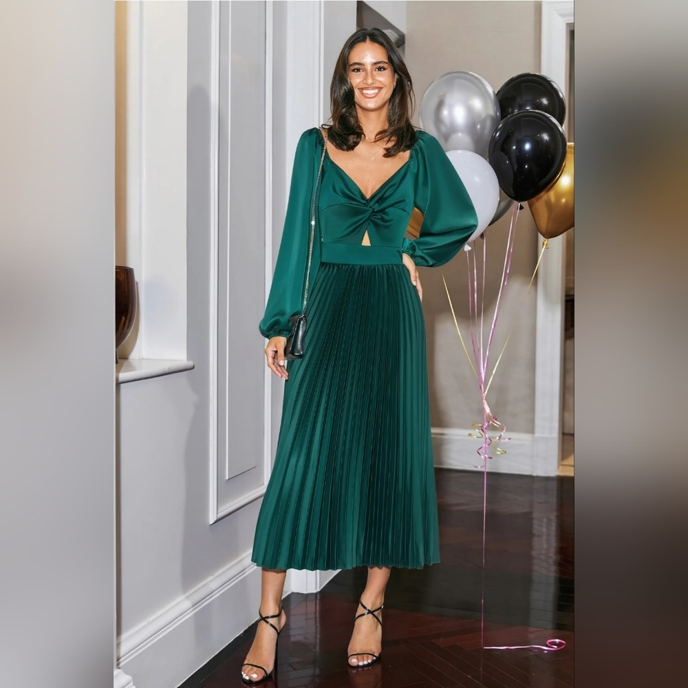 Elegant Green Long Sleeve Dress NWT- Medium